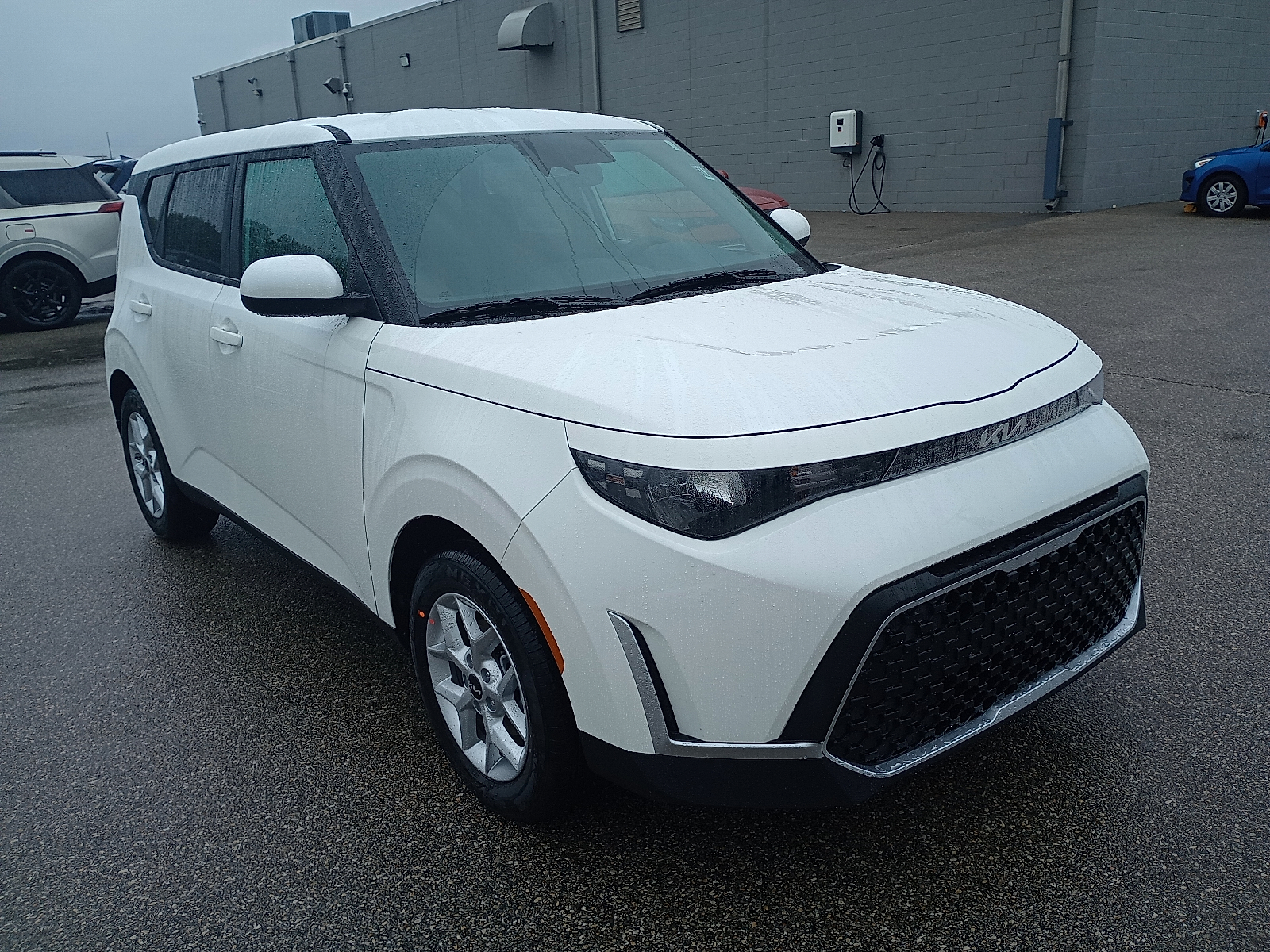 2025 Kia Soul LX's photo