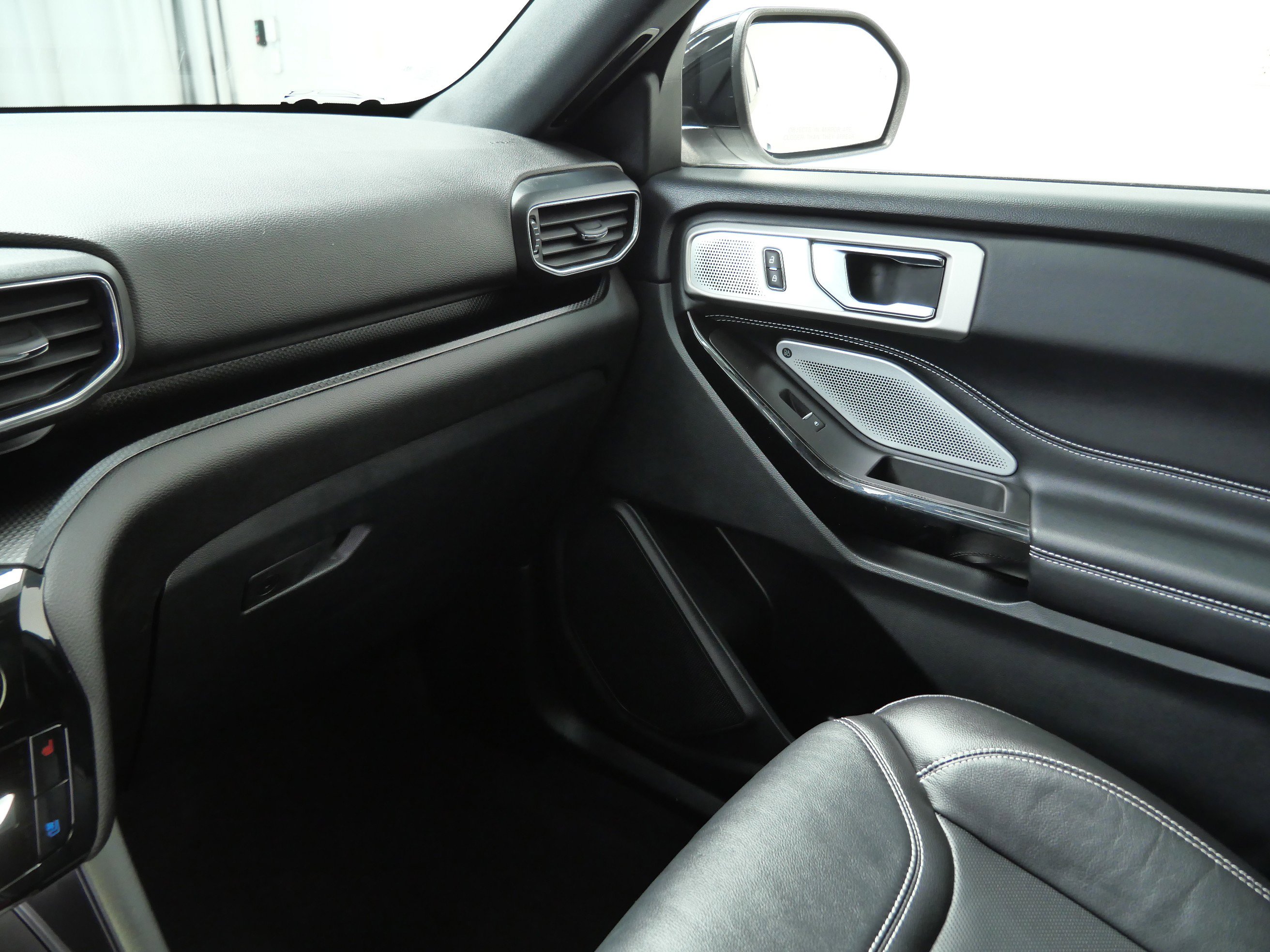 2022 Ford Explorer ST photo 19