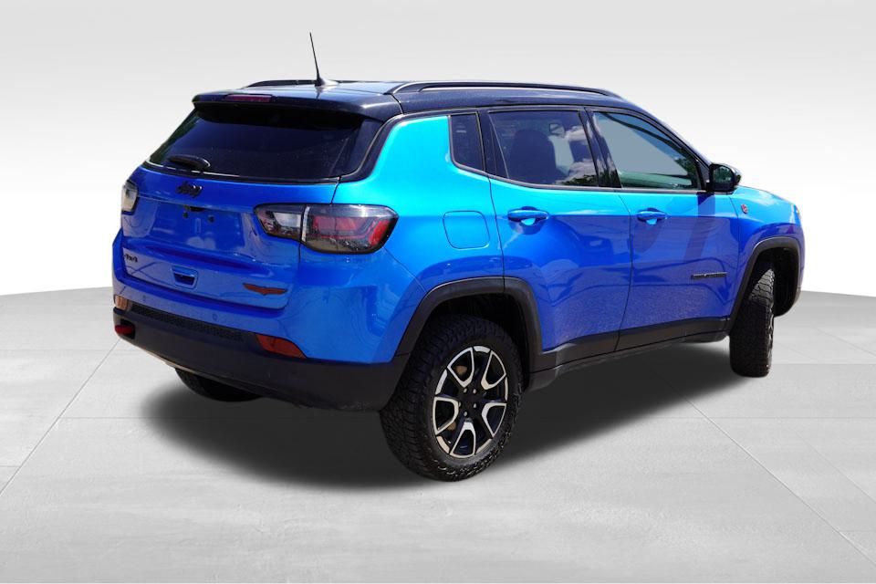 2024 Jeep Compass Trailhawk photo 3