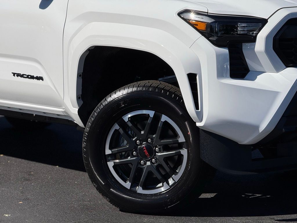 2025 Toyota Tacoma TRD Sport 4x4 Double Cab photo 3