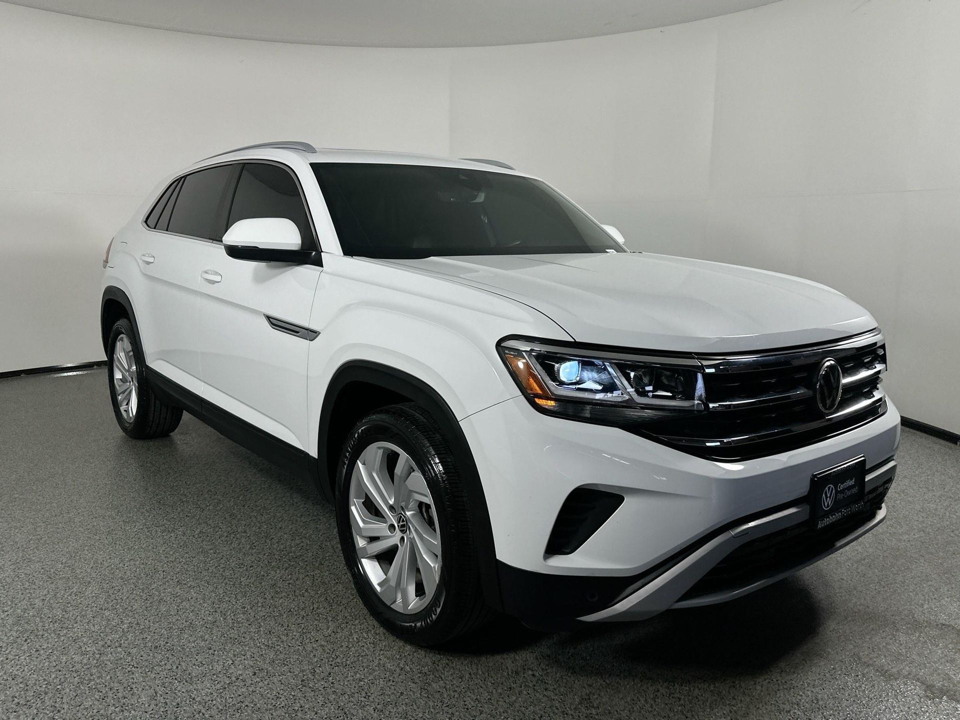 2021 Volkswagen Atlas Cross Sport SEL photo 2