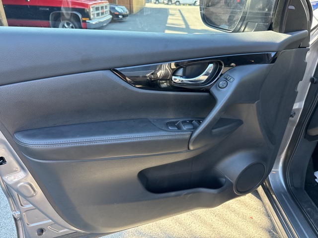 2022 Nissan Rogue Sport SV photo 18