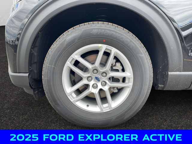2025 Ford Explorer photo 13
