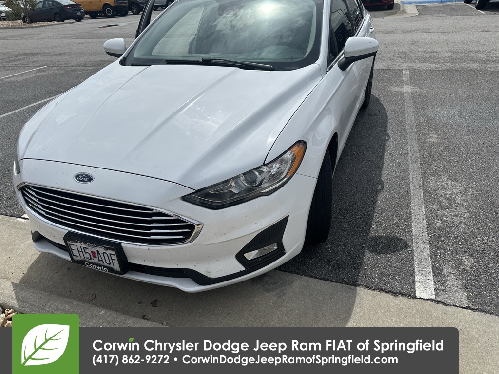 2019 Ford Fusion SE photo 3
