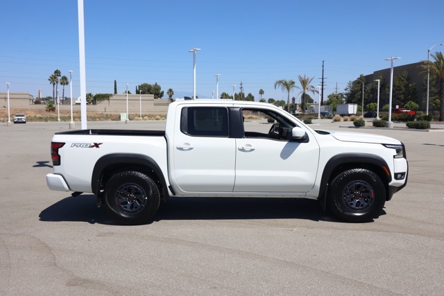 2025 Nissan Frontier PRO-X photo 2
