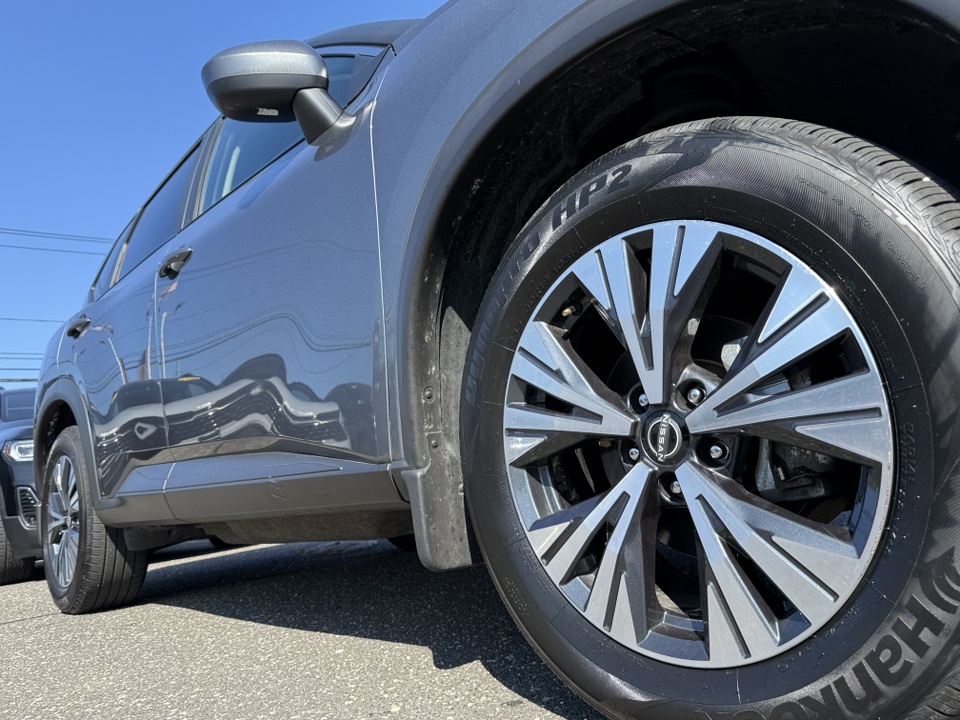 2023 Nissan Rogue SV photo 9
