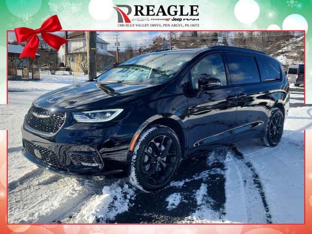 2026 Chrysler Pacifica Select's photo