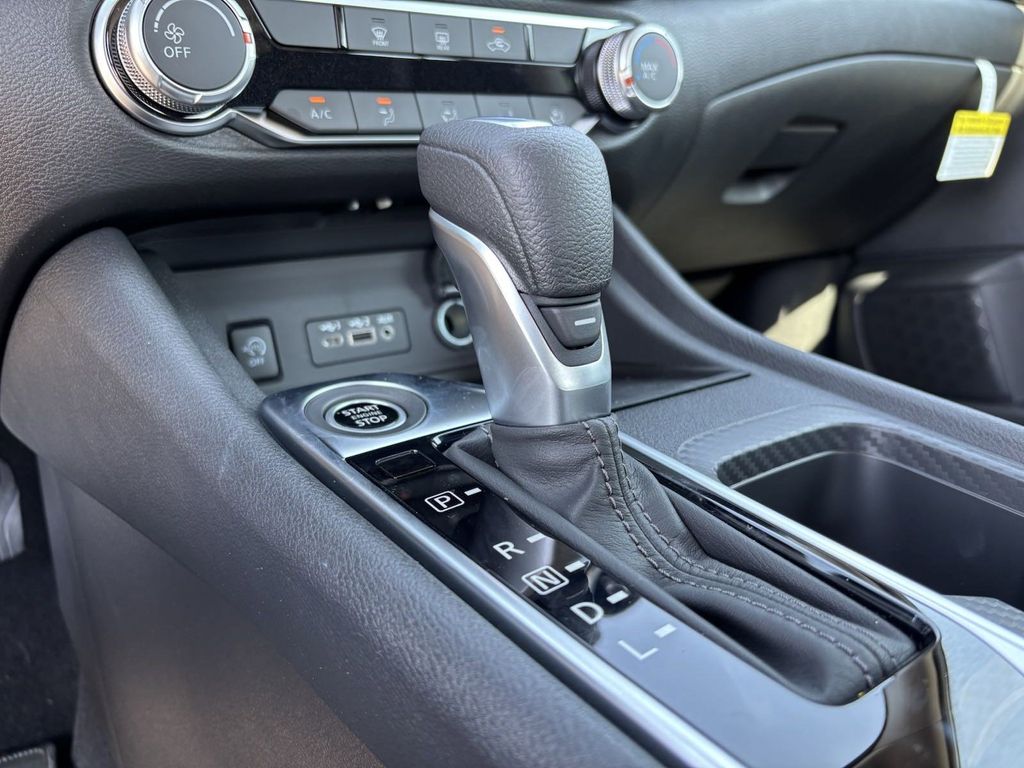 2025 Nissan Sentra SV photo 17