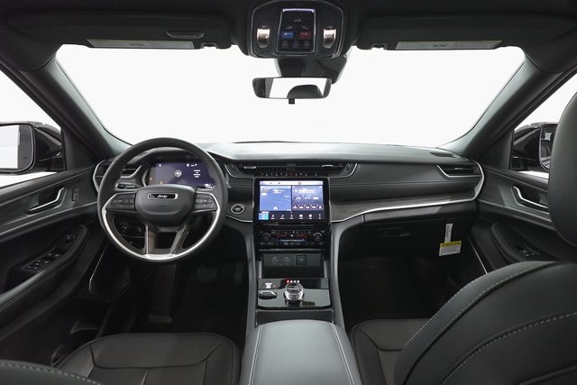 2025 Jeep Grand Cherokee Limited photo 8