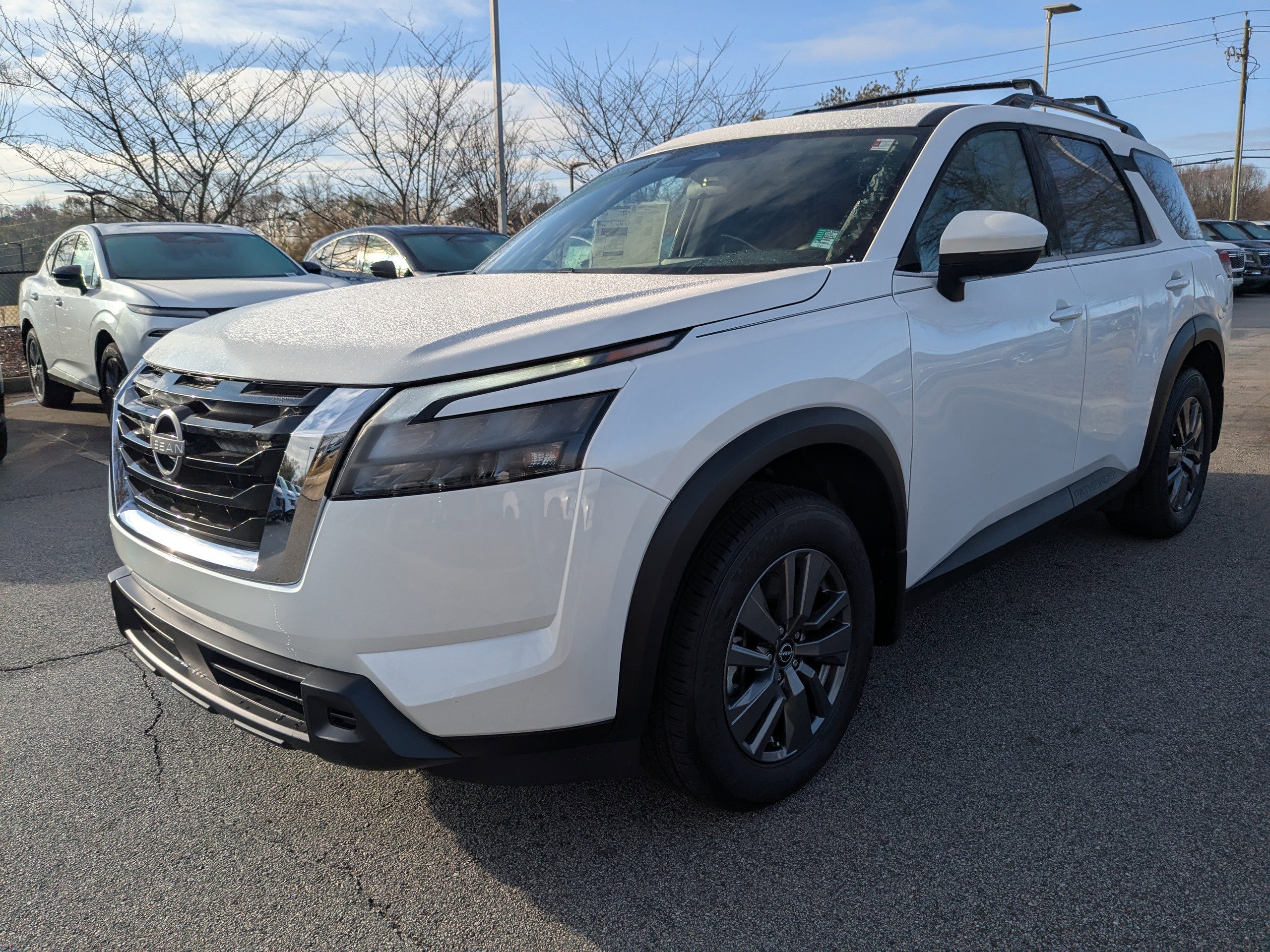 2025 Nissan Pathfinder SV photo 3