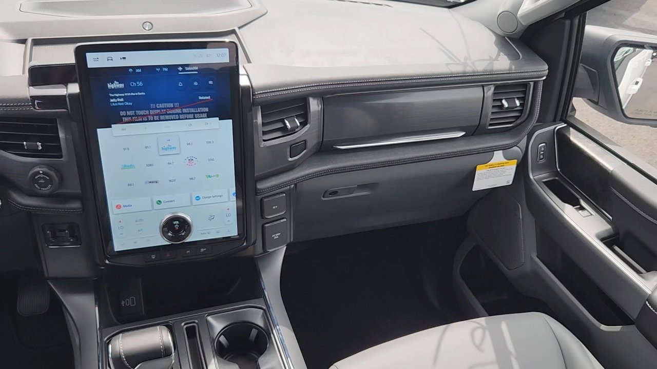 2025 Ford F-150 Lightning photo 6