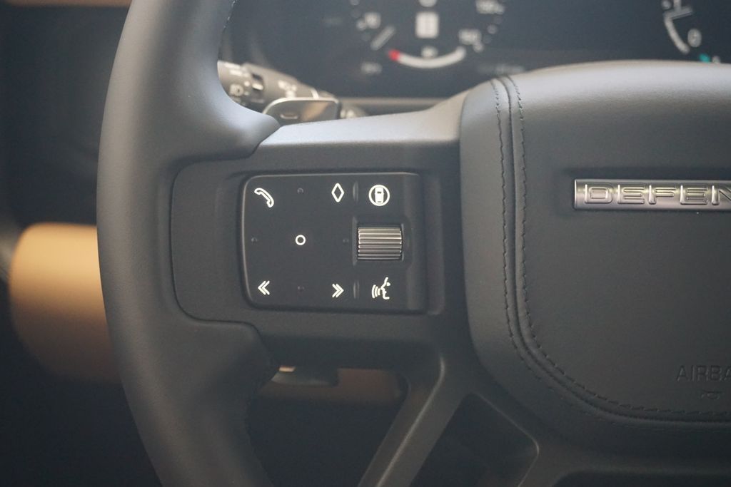2025 Land Rover Defender 130 V8 photo 10