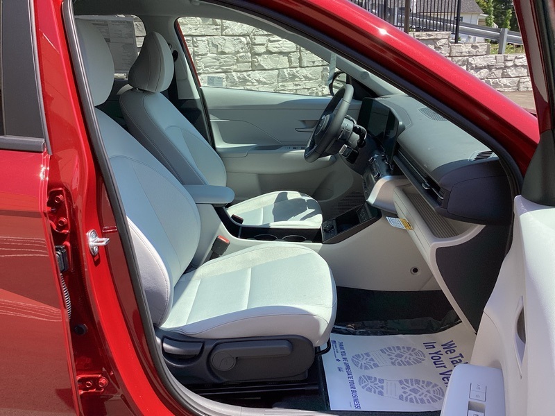 2025 Hyundai Kona SEL photo 18
