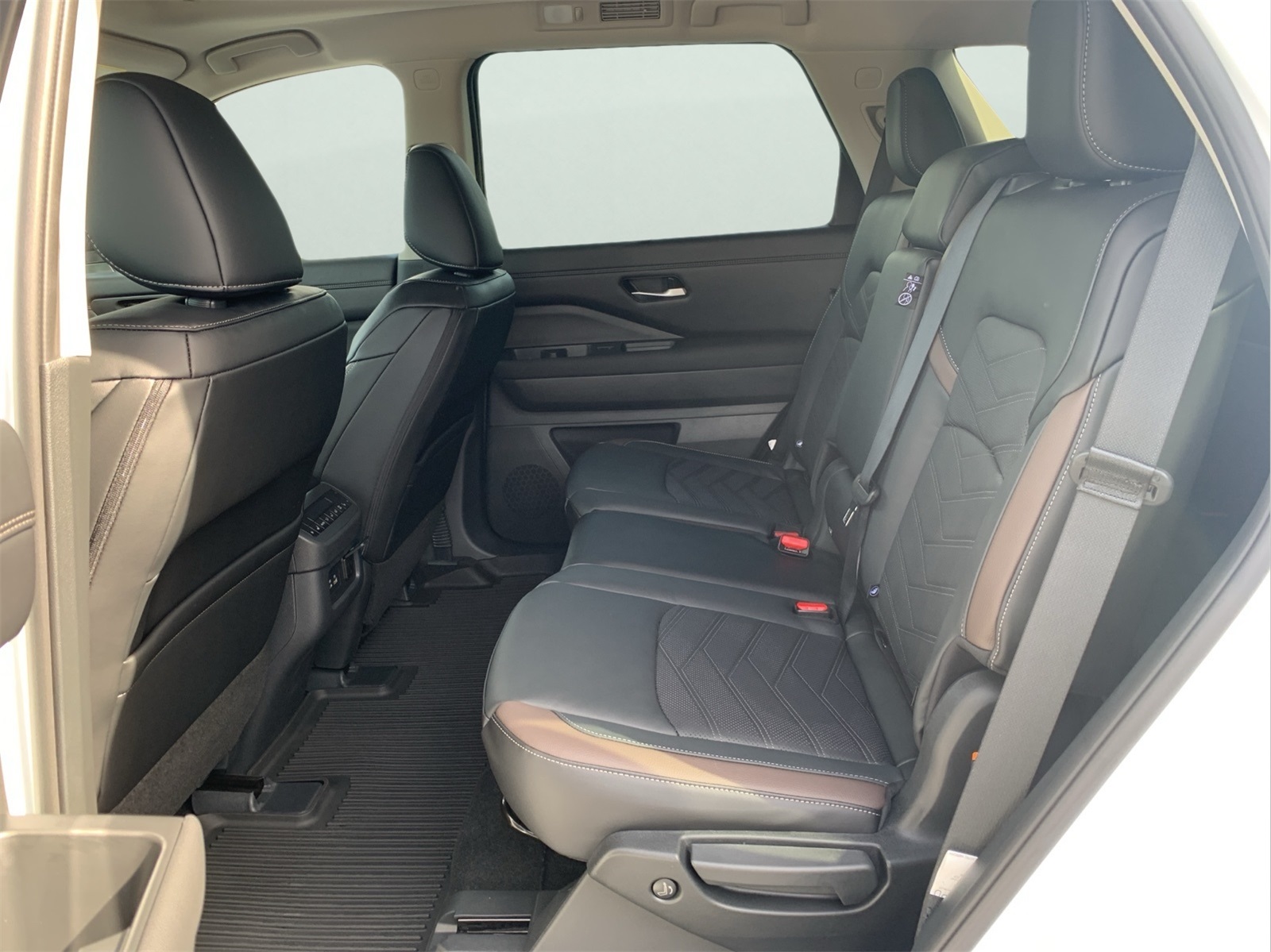 2025 Nissan Pathfinder Platinum photo 27
