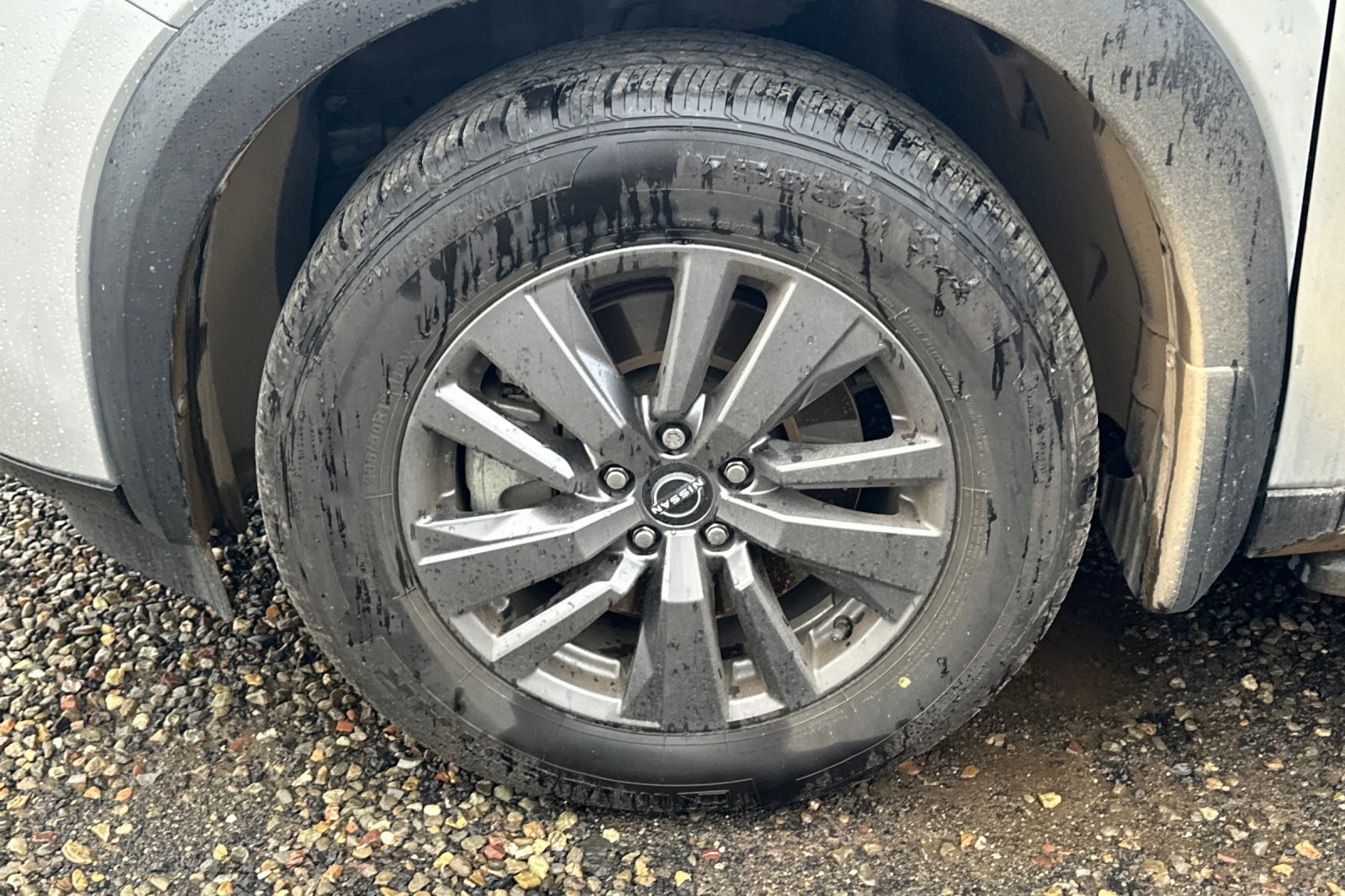 2022 Nissan Pathfinder SV photo 3