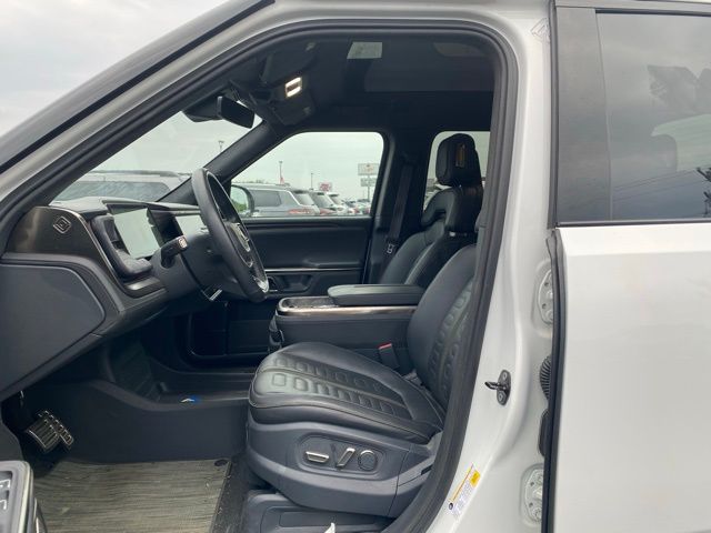 2022 Rivian R1T Adventure photo 11