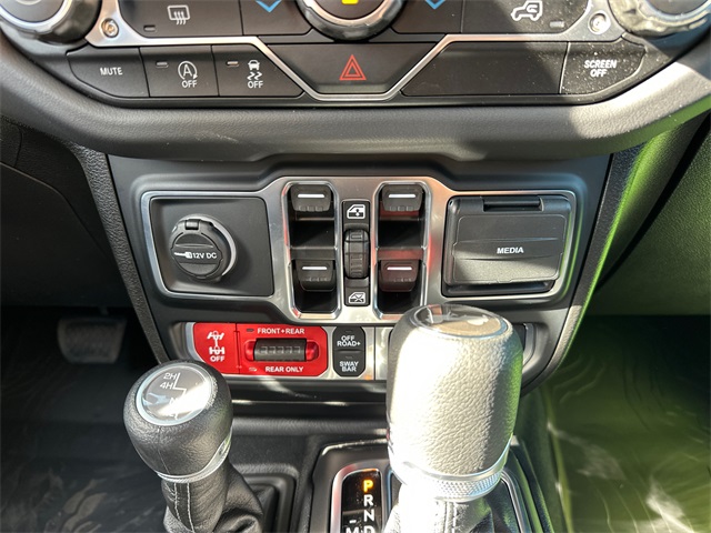 2025 Jeep Wrangler Rubicon photo 21