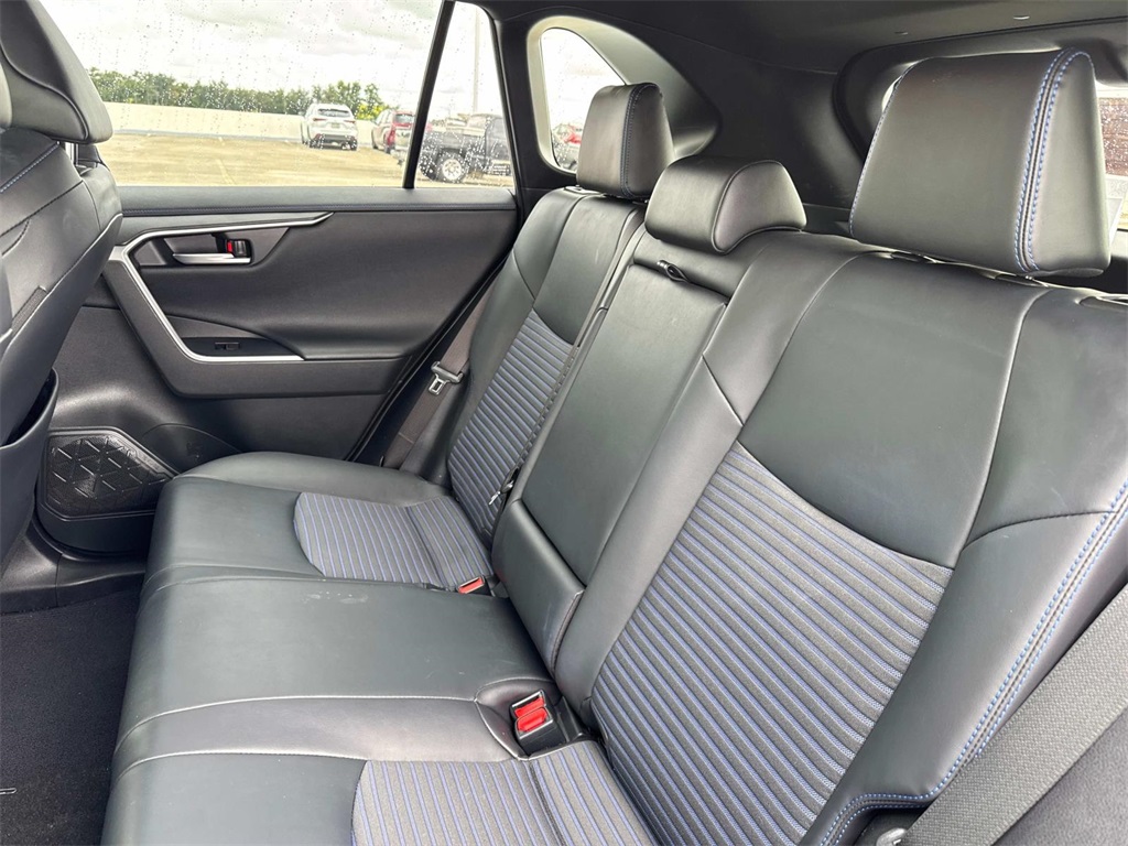 2020 Toyota RAV4 Hybrid XSE photo 11