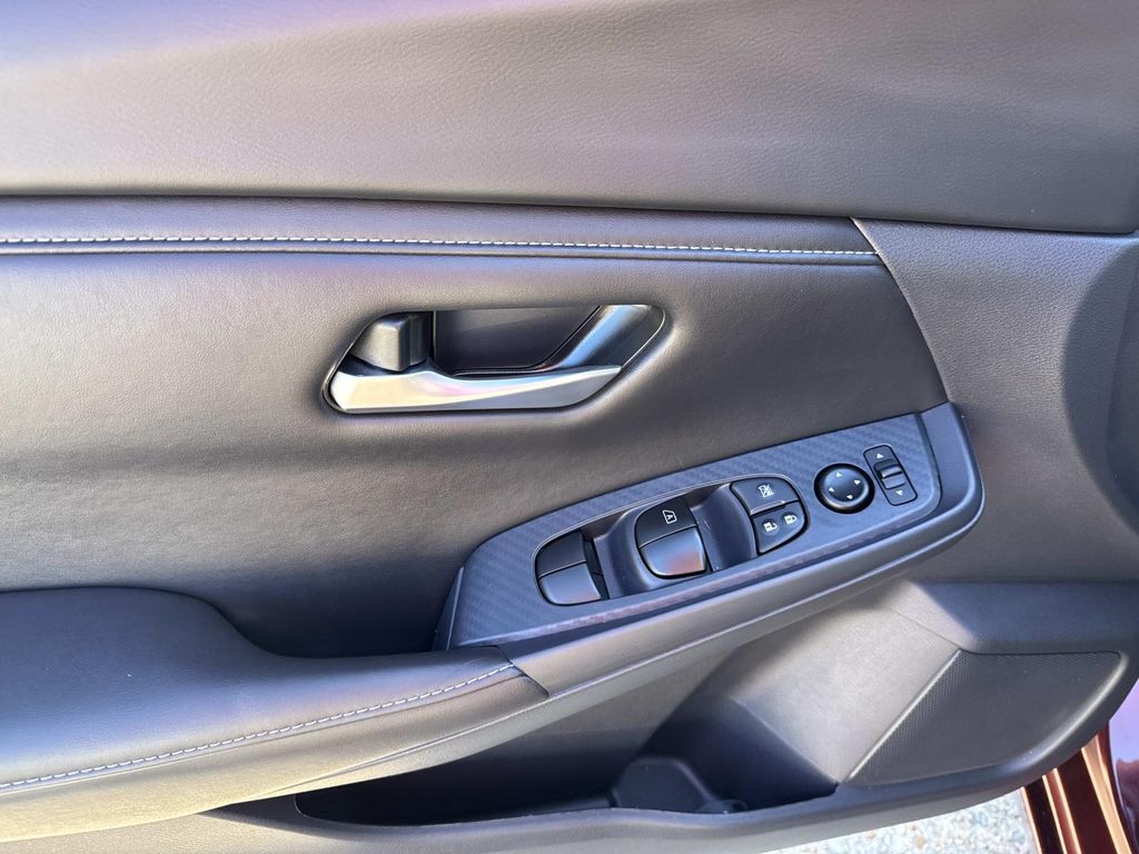 2025 Nissan Sentra SV photo 17