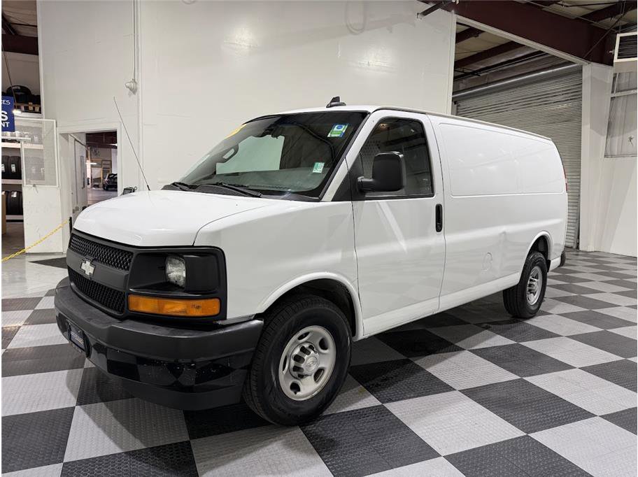 Used 2017 Summit White Chevrolet Van 3D image 9