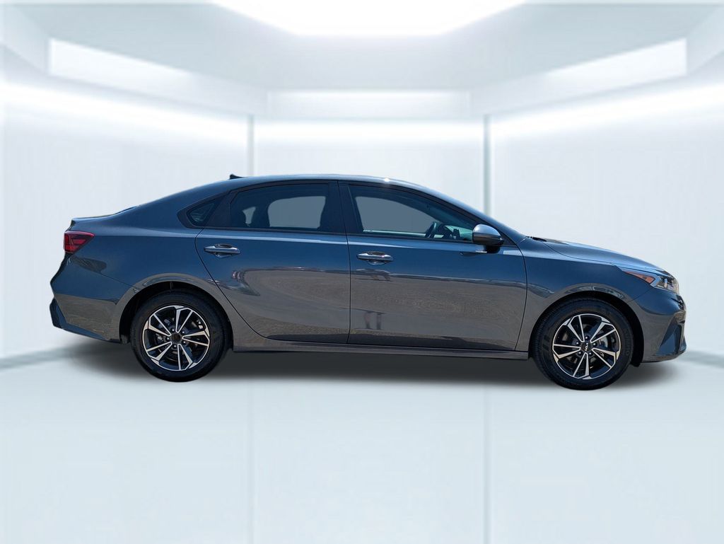 2024 Kia Forte LXS photo 6