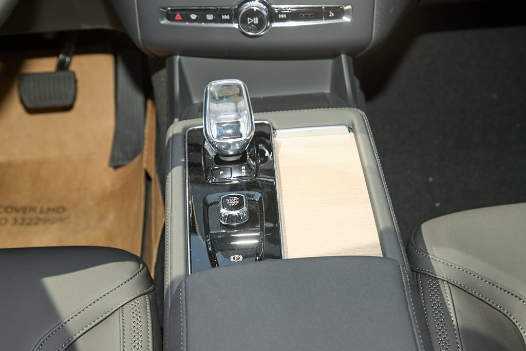 2025 VOLVO XC90 - Image 25