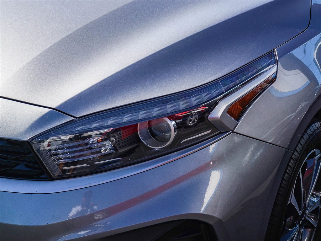 2023 Kia Forte LXS photo 4