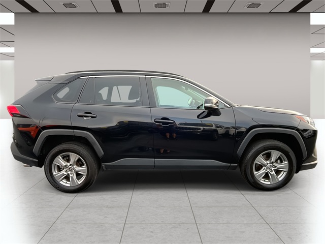 2023 Toyota RAV4 XLE photo 2