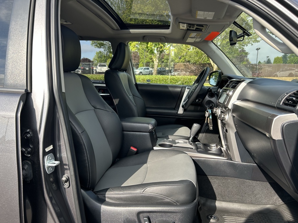2019 Toyota 4Runner SR5 Premium photo 28