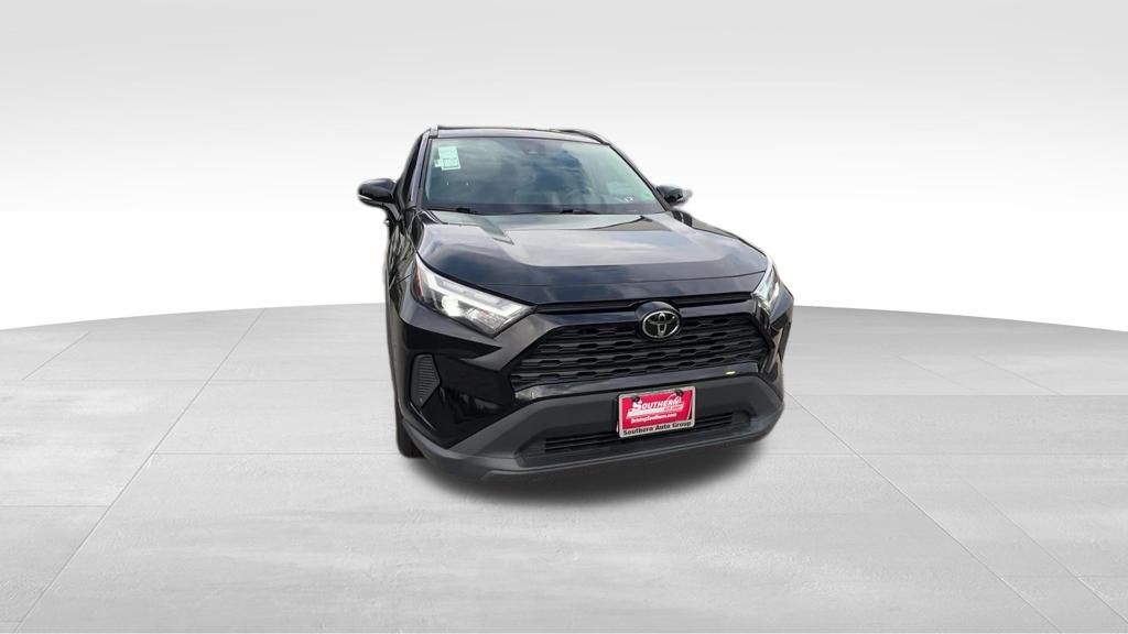 2022 Toyota RAV4 XLE photo 8