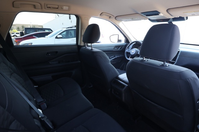 2024 Nissan Pathfinder SV photo 14