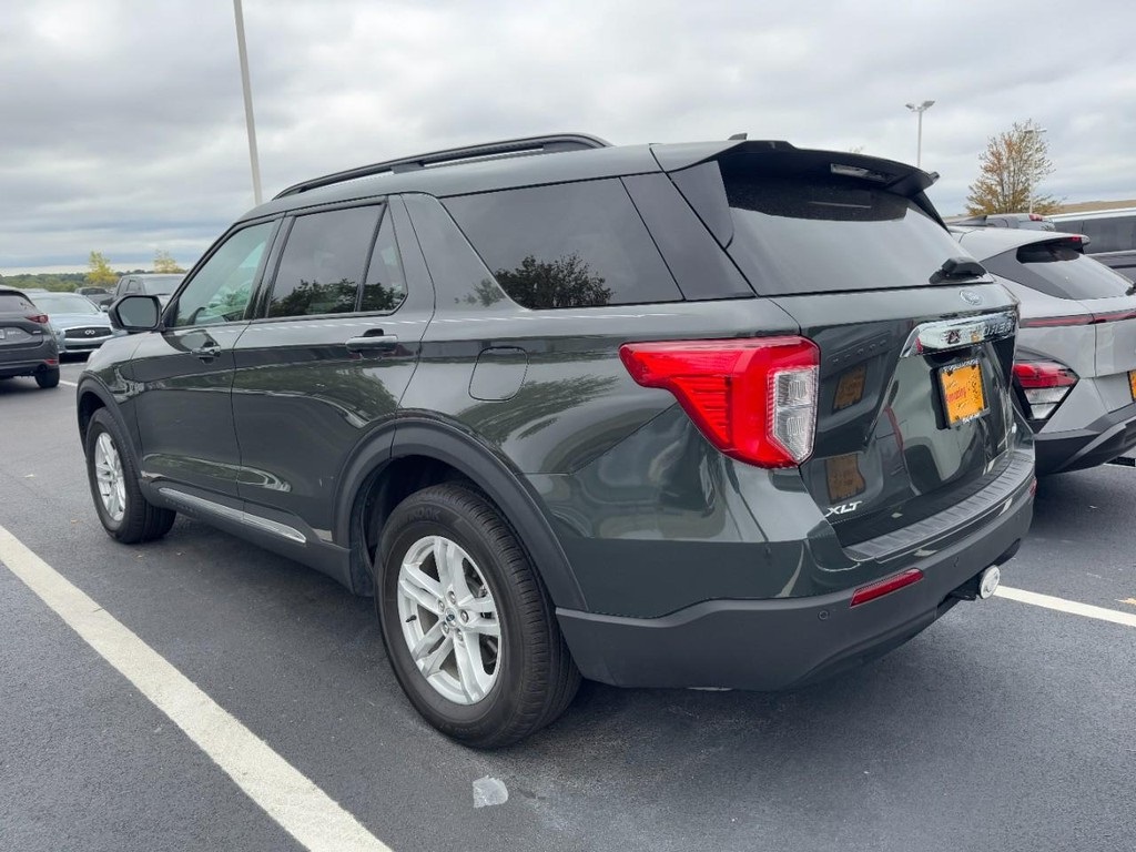 2023 Ford Explorer XLT photo 2