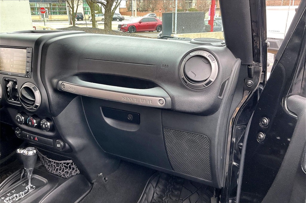 2016 JEEP WRANGLER - Image 12