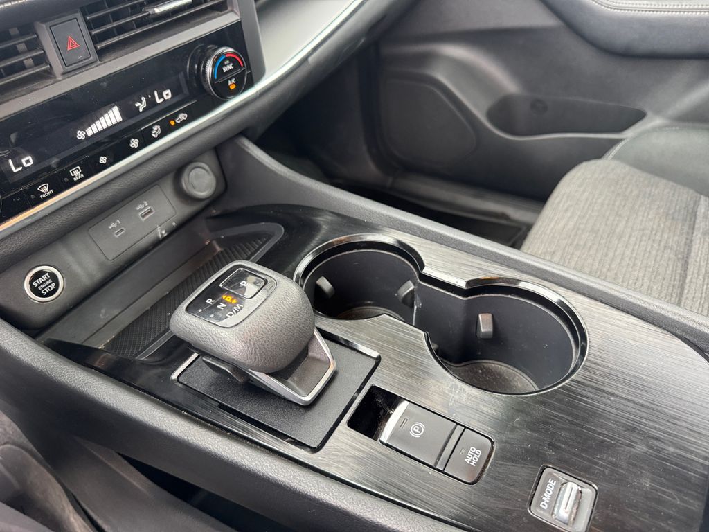 2023 Nissan Rogue SV photo 22