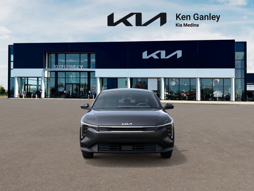 2025 Kia K4 LXS photo 2