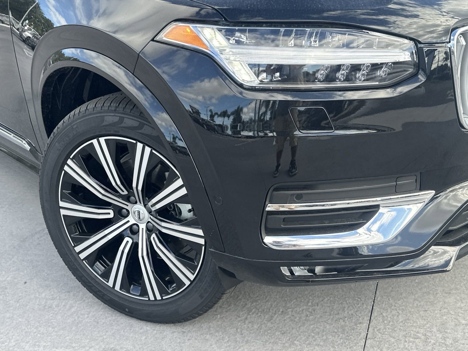 2025 Volvo XC90 Plus photo 2