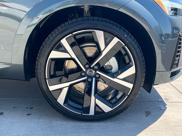 2026 Volvo XC60 Hybrid T8 photo 9