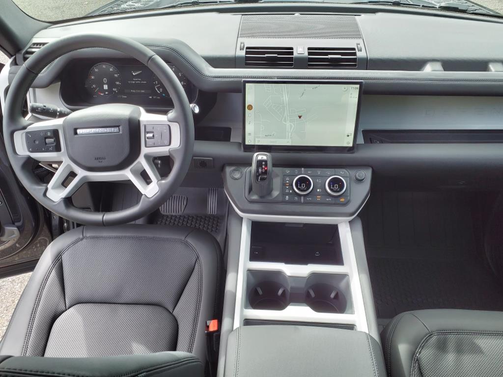 2025 Land Rover Defender 90 X-Dynamic SE photo 4