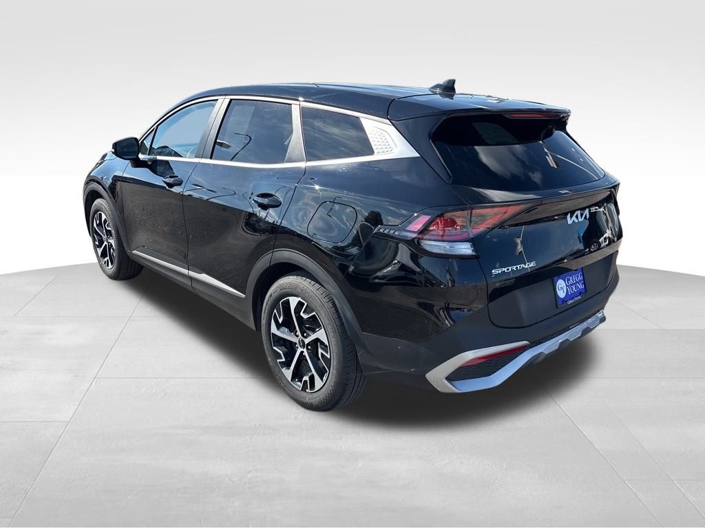 2023 Kia Sportage EX photo 3