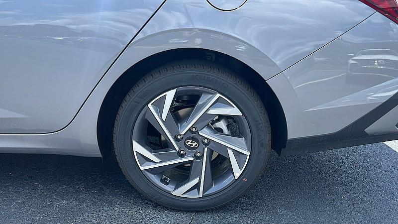 2025 Hyundai Elantra SEL Sport photo 35