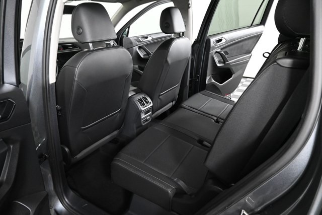 2018 Volkswagen Tiguan SEL photo 16
