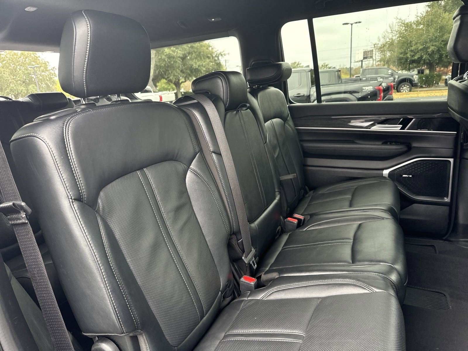 2022 Jeep Wagoneer Series III photo 27