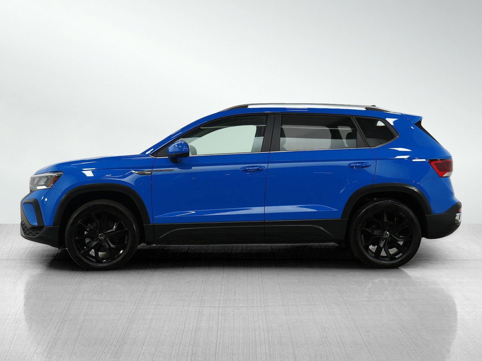 Used 2022 Volkswagen Taos SE with VIN 3VVPX7B26NM009602 for sale in Burnsville, Minnesota