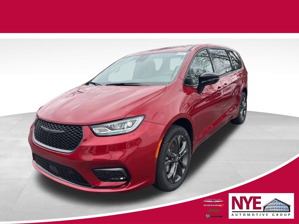 2026 Chrysler Pacifica Select's photo