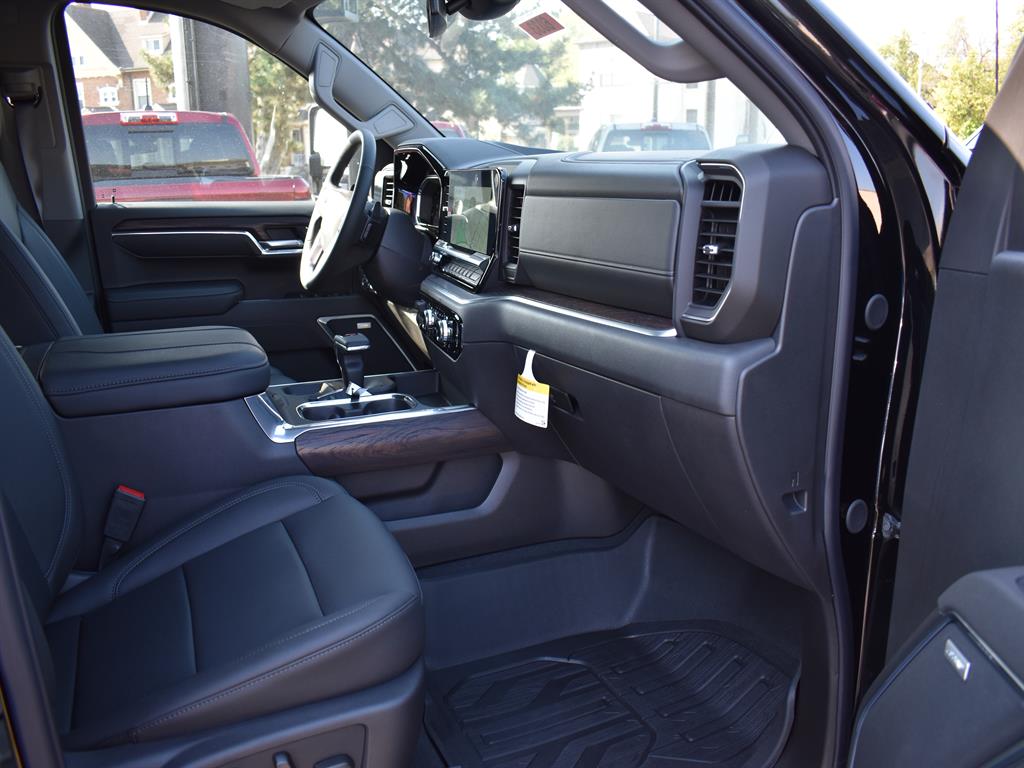 2026 Gmc Sierra 1500 SLT photo 3