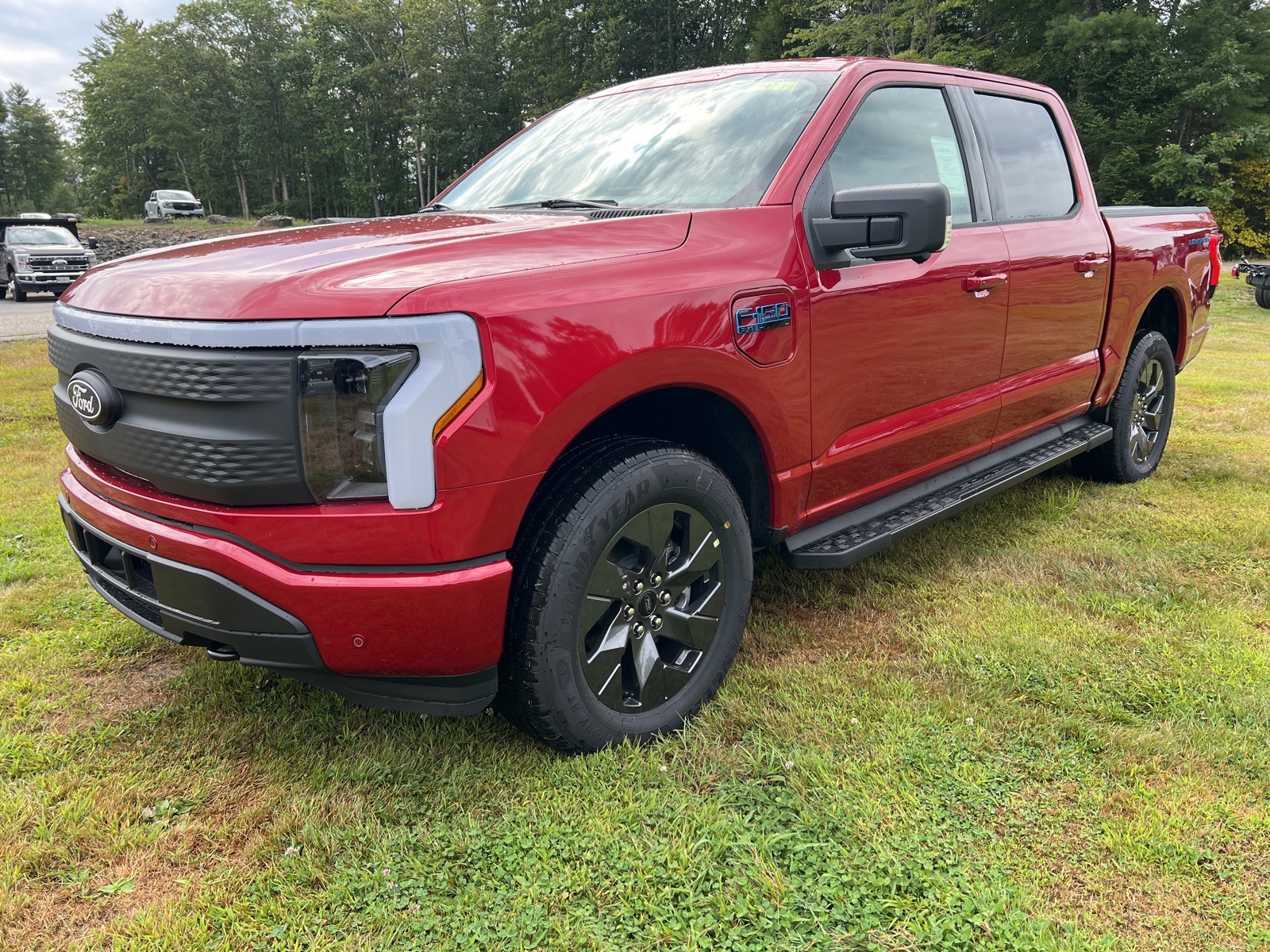 2025 Ford F-150 Lightning photo 2