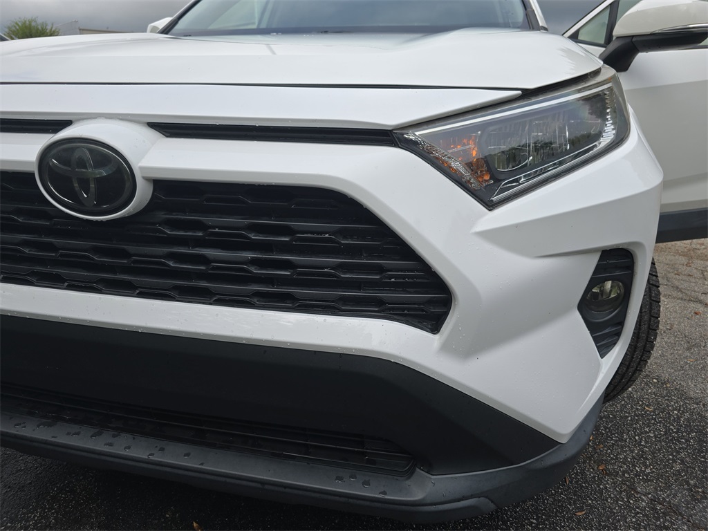 2019 Toyota RAV4 XLE Premium photo 30