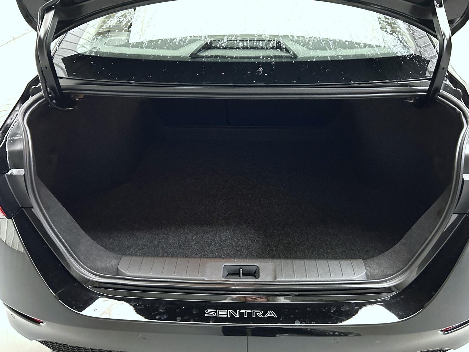 2025 Nissan Sentra SV photo 9