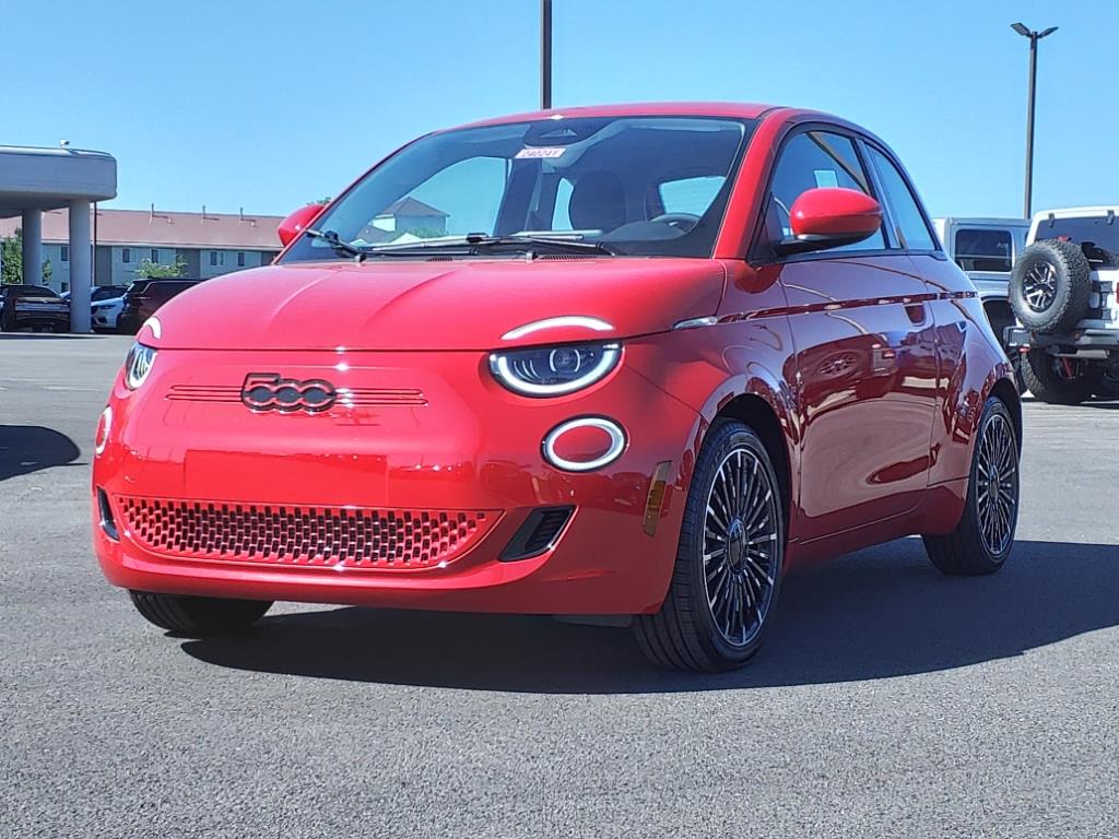 2024 Fiat 500e Red photo 13