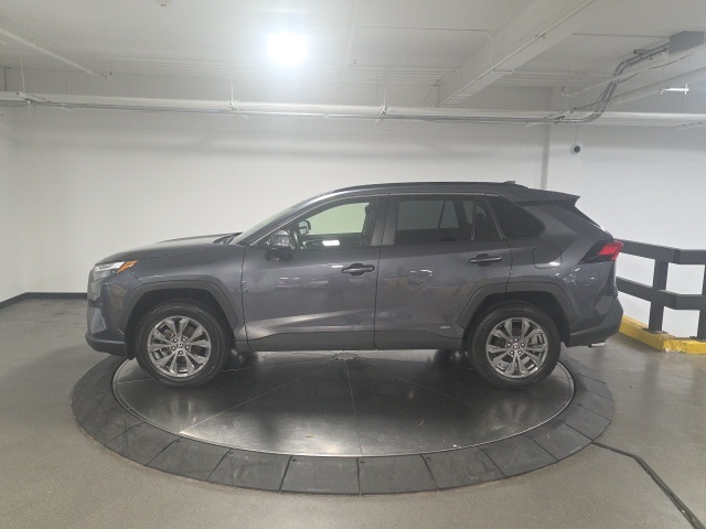 2022 Toyota RAV4 Hybrid XLE Premium photo 3